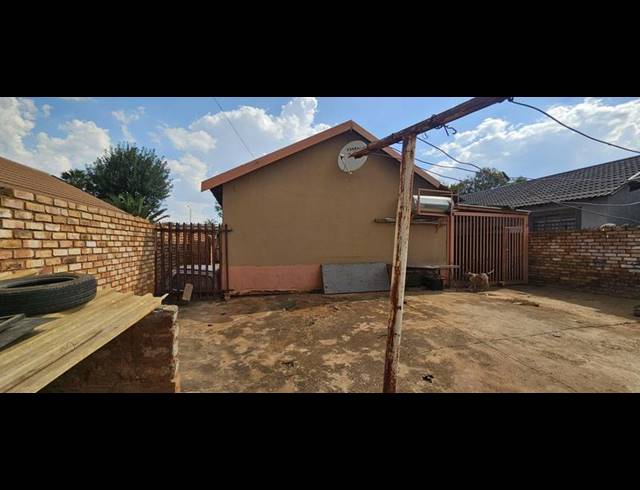 2 BEDROOM HOUSE FOR SALE IN LOTUS GARDENS